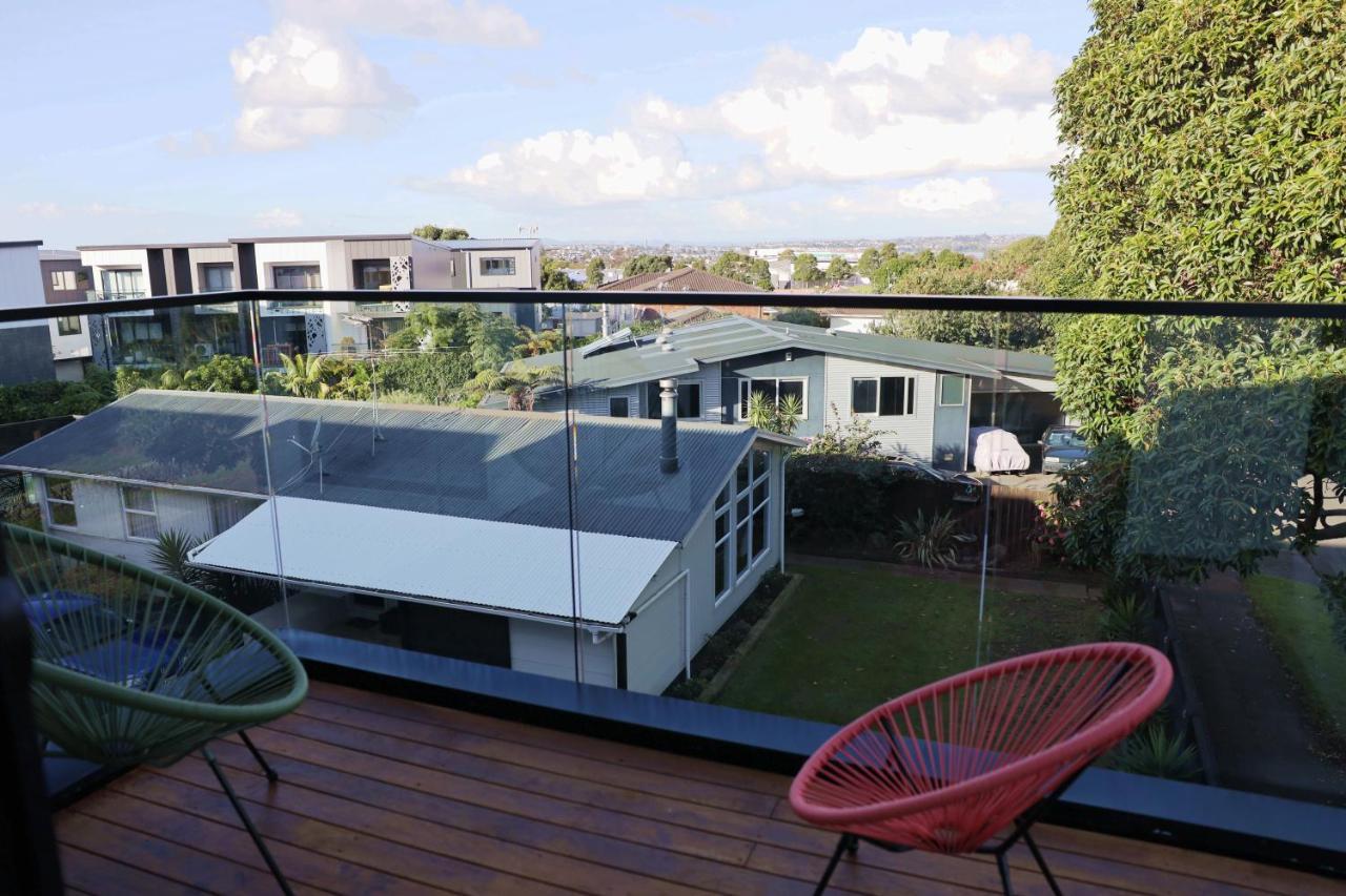 Luxury Brand New Designer Living Apartment Auckland Exterior photo